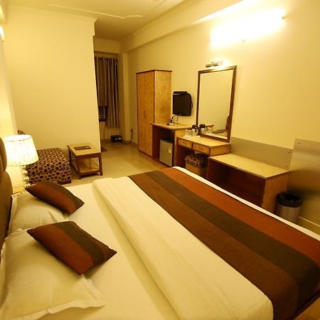 Hotel Parkway Deluxe New Delhi Buitenkant foto