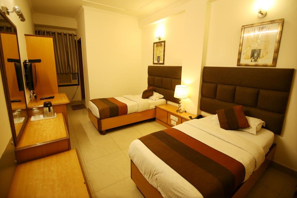 Hotel Parkway Deluxe New Delhi Buitenkant foto