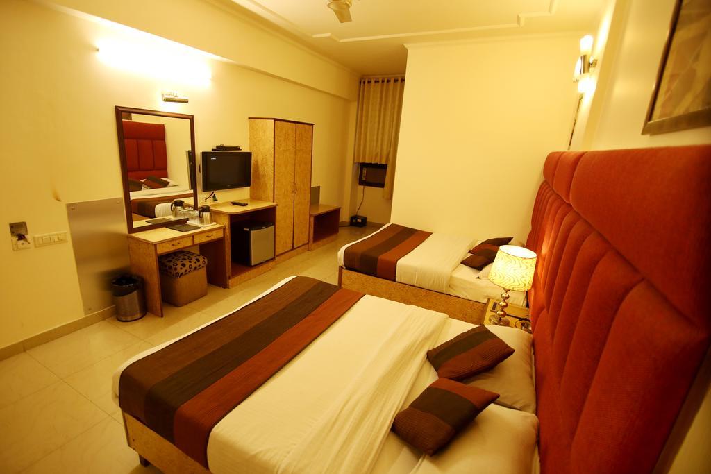 Hotel Parkway Deluxe New Delhi Buitenkant foto