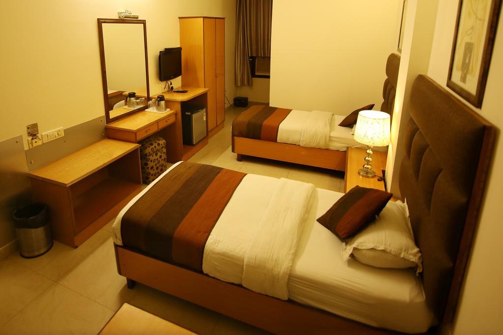 Hotel Parkway Deluxe New Delhi Buitenkant foto