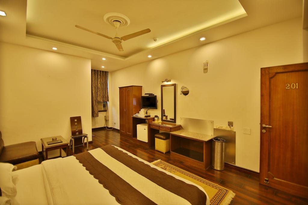 Hotel Parkway Deluxe New Delhi Buitenkant foto
