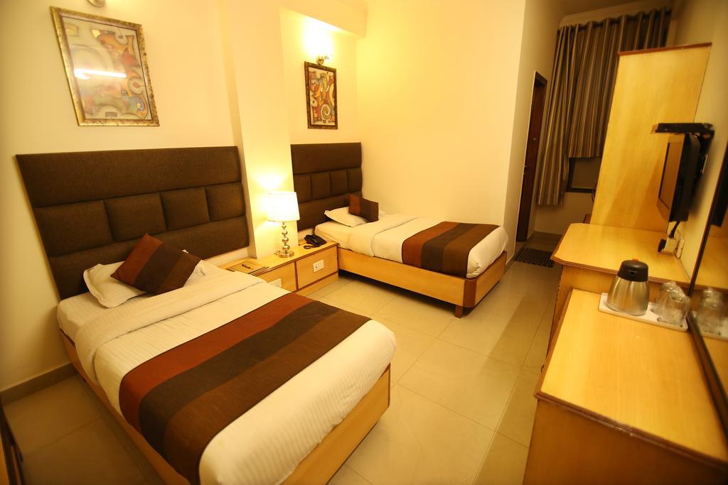 Hotel Parkway Deluxe New Delhi Buitenkant foto