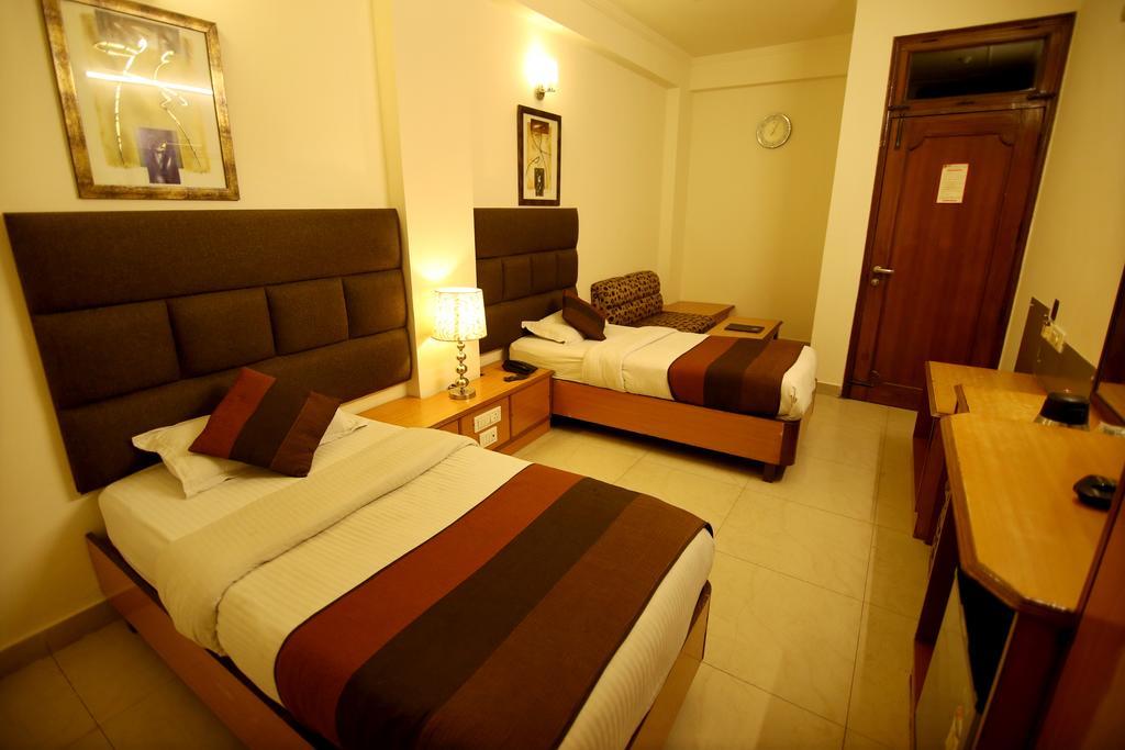 Hotel Parkway Deluxe New Delhi Buitenkant foto