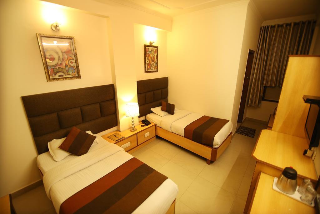 Hotel Parkway Deluxe New Delhi Buitenkant foto