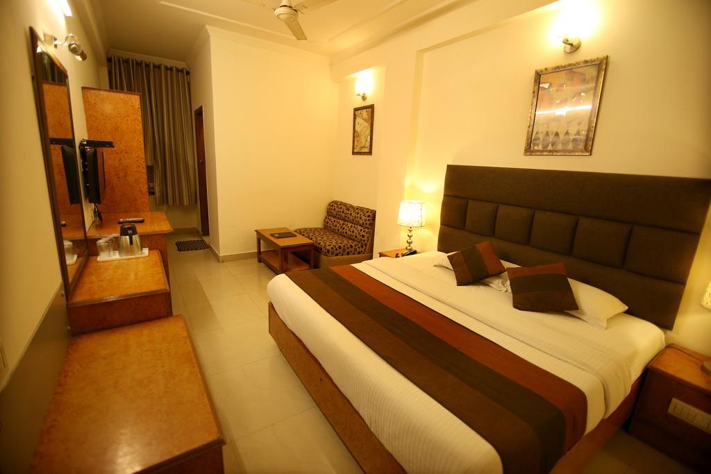 Hotel Parkway Deluxe New Delhi Buitenkant foto