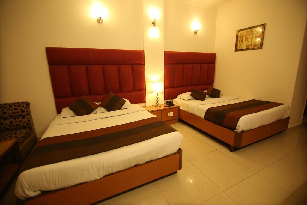 Hotel Parkway Deluxe New Delhi Buitenkant foto