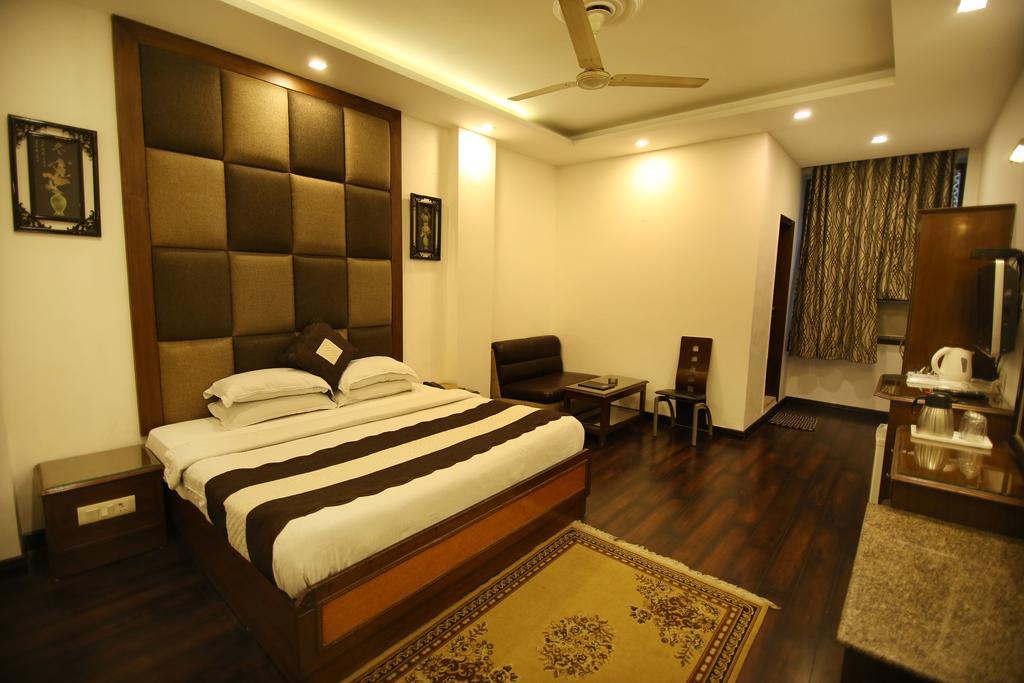 Hotel Parkway Deluxe New Delhi Buitenkant foto