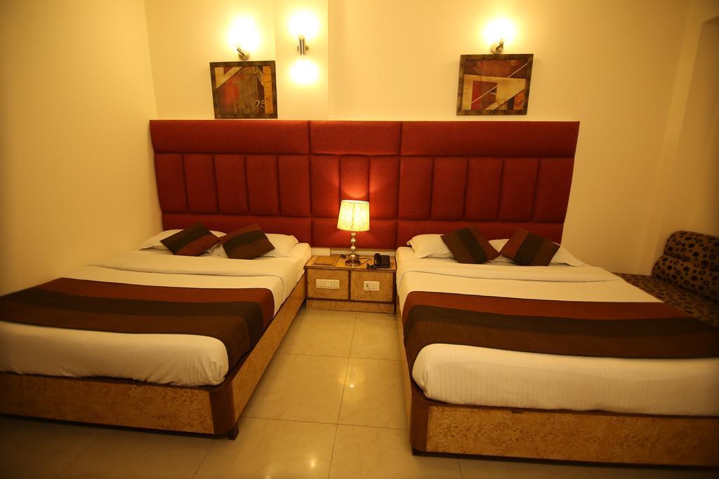 Hotel Parkway Deluxe New Delhi Buitenkant foto