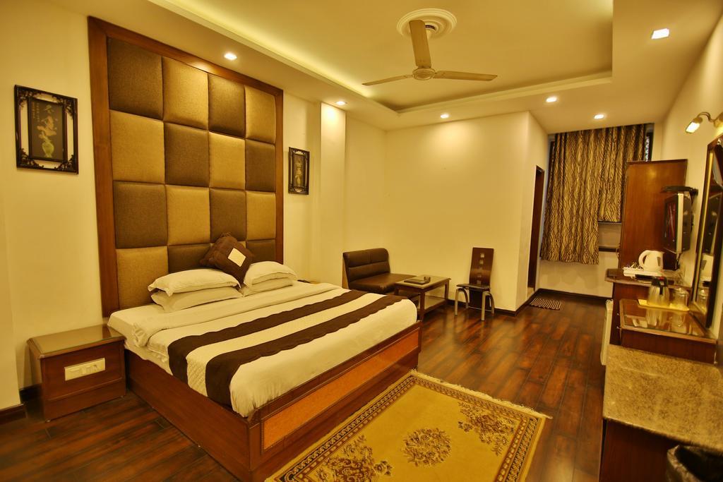 Hotel Parkway Deluxe New Delhi Buitenkant foto