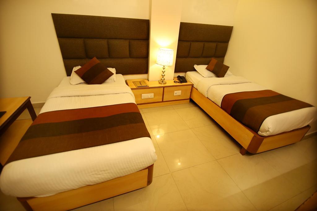 Hotel Parkway Deluxe New Delhi Buitenkant foto