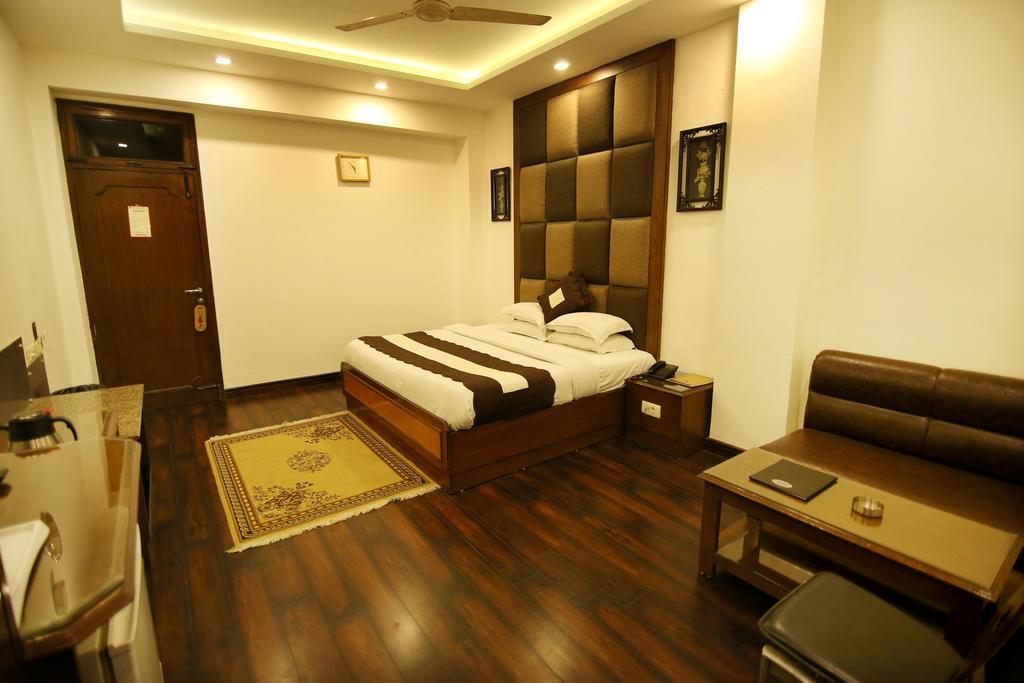 Hotel Parkway Deluxe New Delhi Buitenkant foto