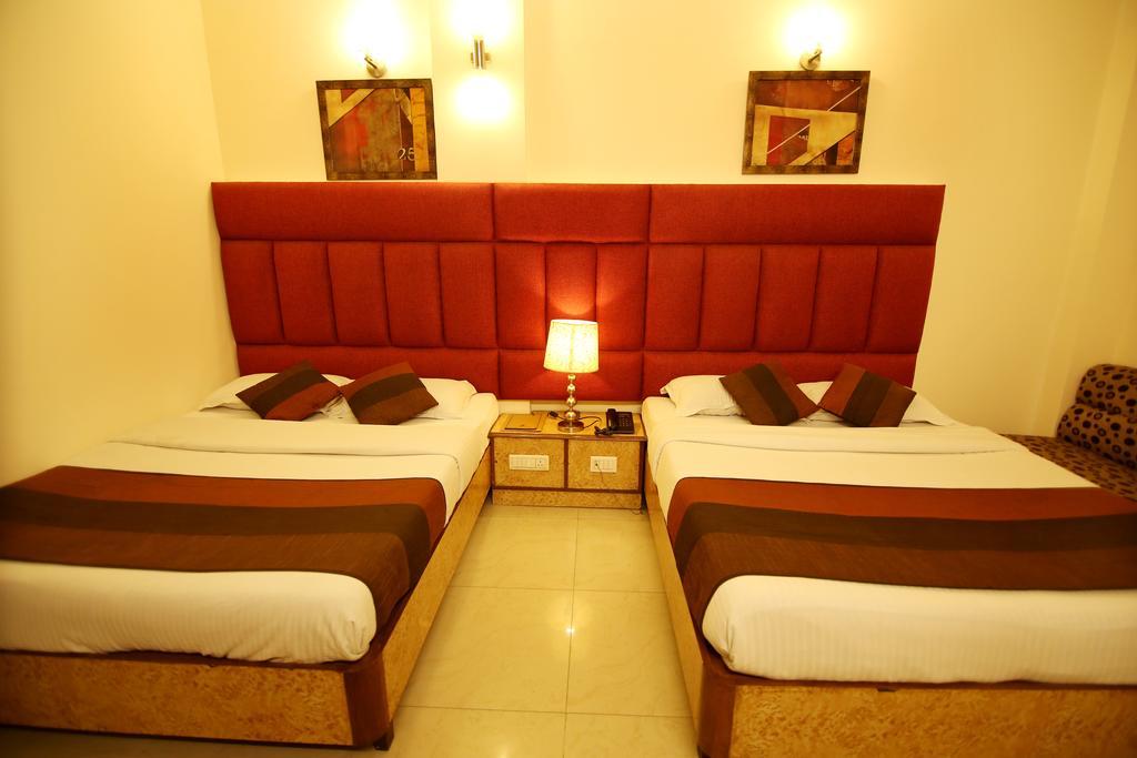 Hotel Parkway Deluxe New Delhi Buitenkant foto