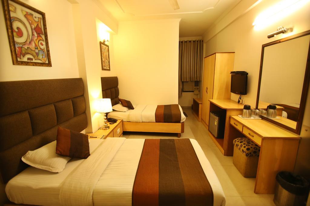 Hotel Parkway Deluxe New Delhi Buitenkant foto