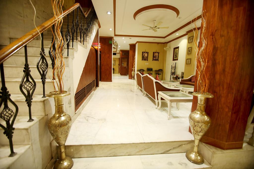 Hotel Parkway Deluxe New Delhi Buitenkant foto