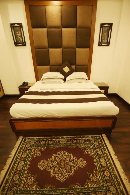 Hotel Parkway Deluxe New Delhi Buitenkant foto