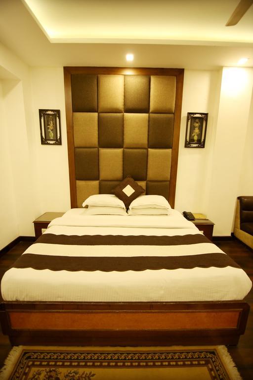 Hotel Parkway Deluxe New Delhi Buitenkant foto