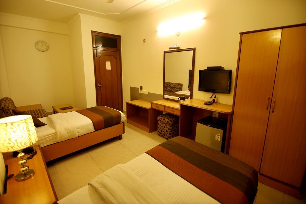 Hotel Parkway Deluxe New Delhi Buitenkant foto
