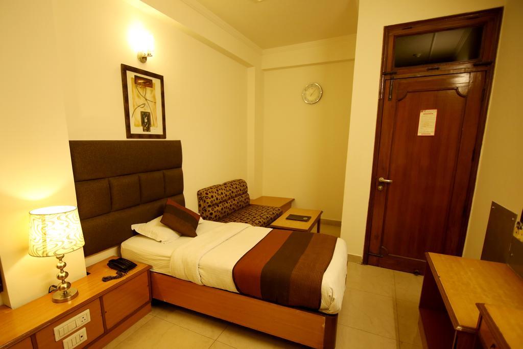 Hotel Parkway Deluxe New Delhi Buitenkant foto