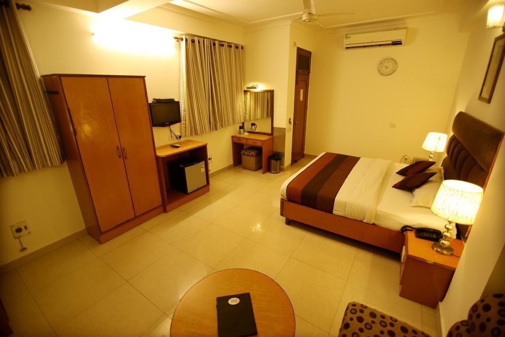 Hotel Parkway Deluxe New Delhi Buitenkant foto