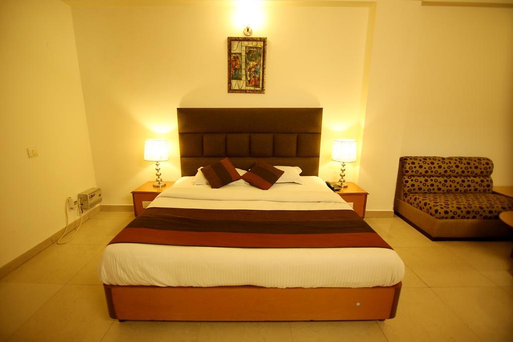 Hotel Parkway Deluxe New Delhi Buitenkant foto