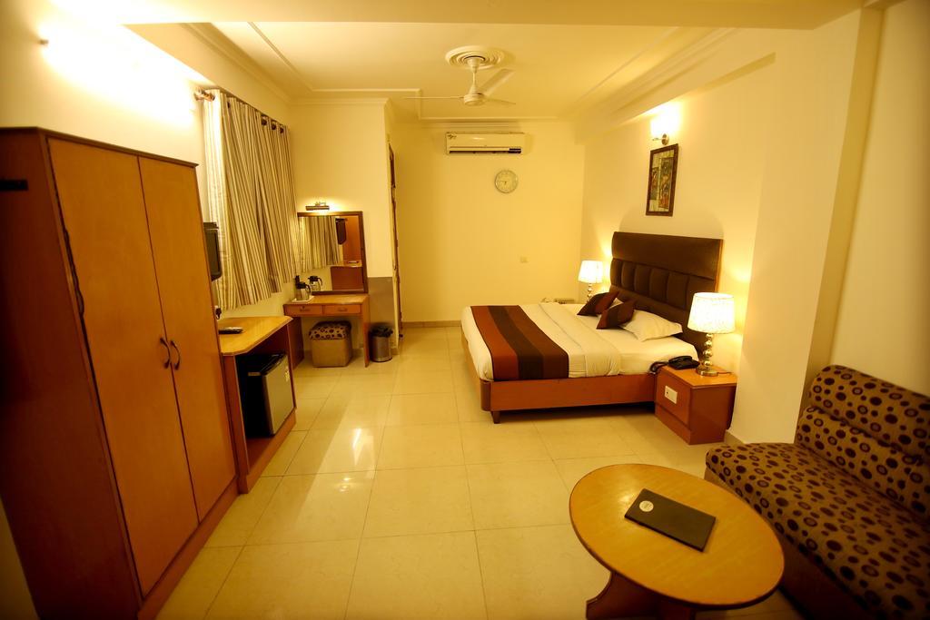 Hotel Parkway Deluxe New Delhi Buitenkant foto