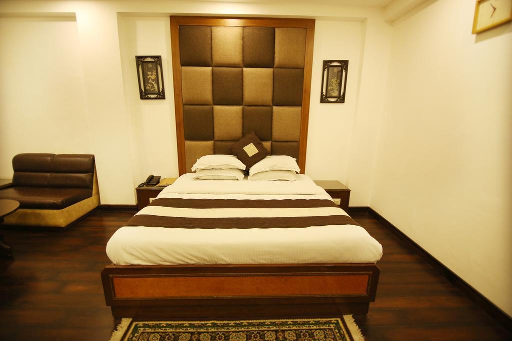 Hotel Parkway Deluxe New Delhi Buitenkant foto