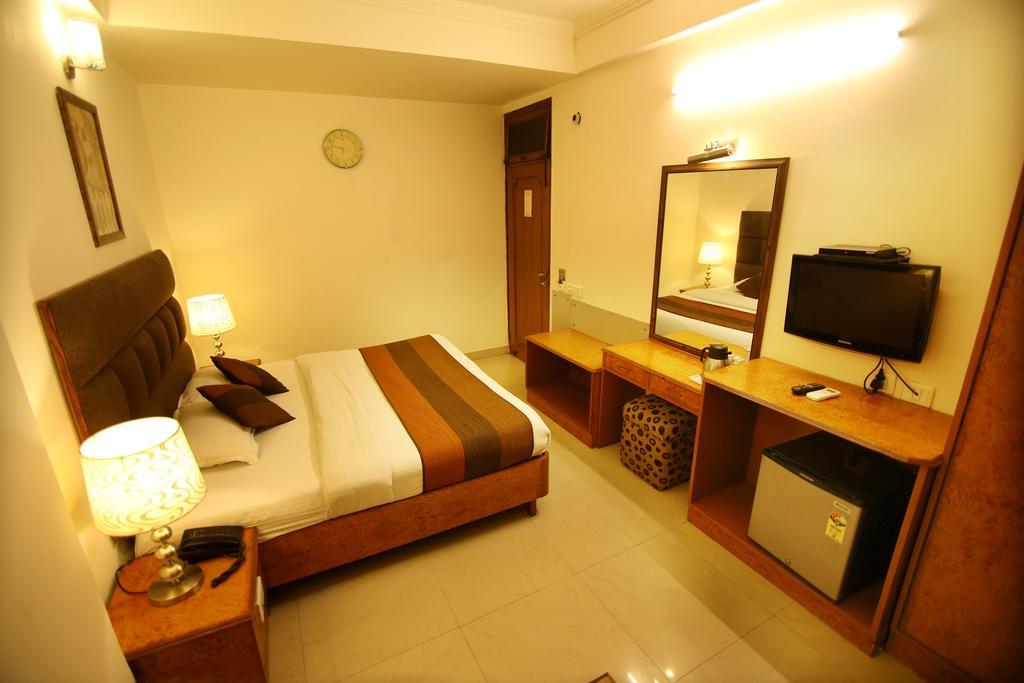 Hotel Parkway Deluxe New Delhi Buitenkant foto