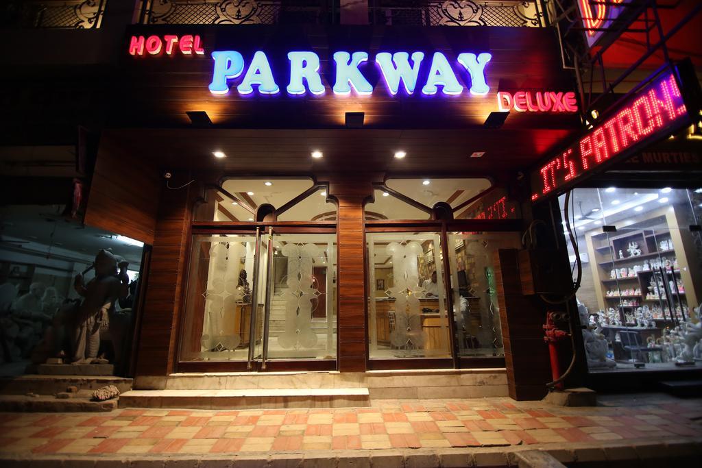 Hotel Parkway Deluxe New Delhi Buitenkant foto