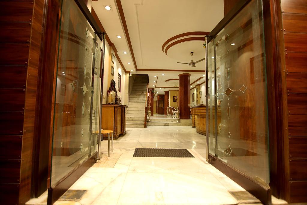 Hotel Parkway Deluxe New Delhi Buitenkant foto