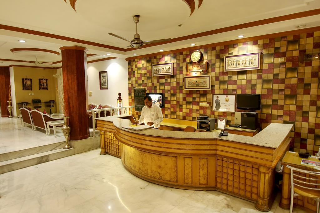 Hotel Parkway Deluxe New Delhi Buitenkant foto