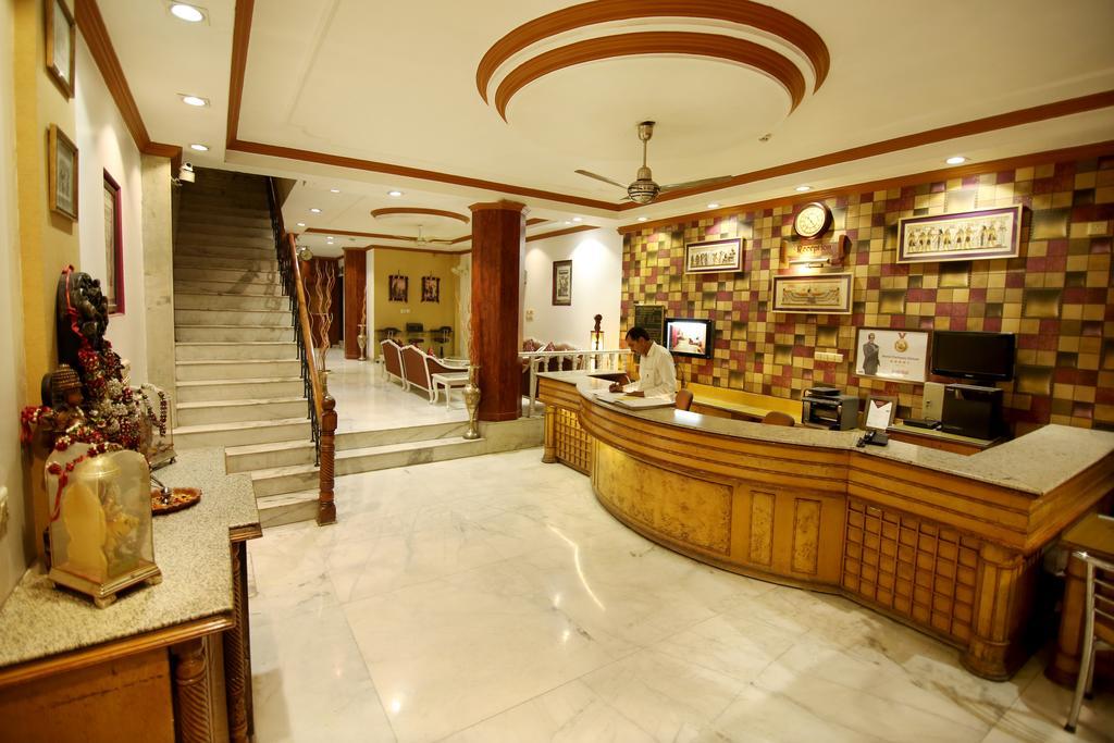 Hotel Parkway Deluxe New Delhi Buitenkant foto