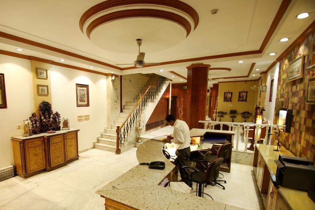 Hotel Parkway Deluxe New Delhi Buitenkant foto